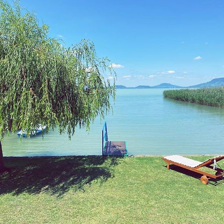 Balaton A Kertben - Balaton In The Garden - Beachfront Houses With Beautiful View, Private Beach Balatonfenyves Extérieur photo