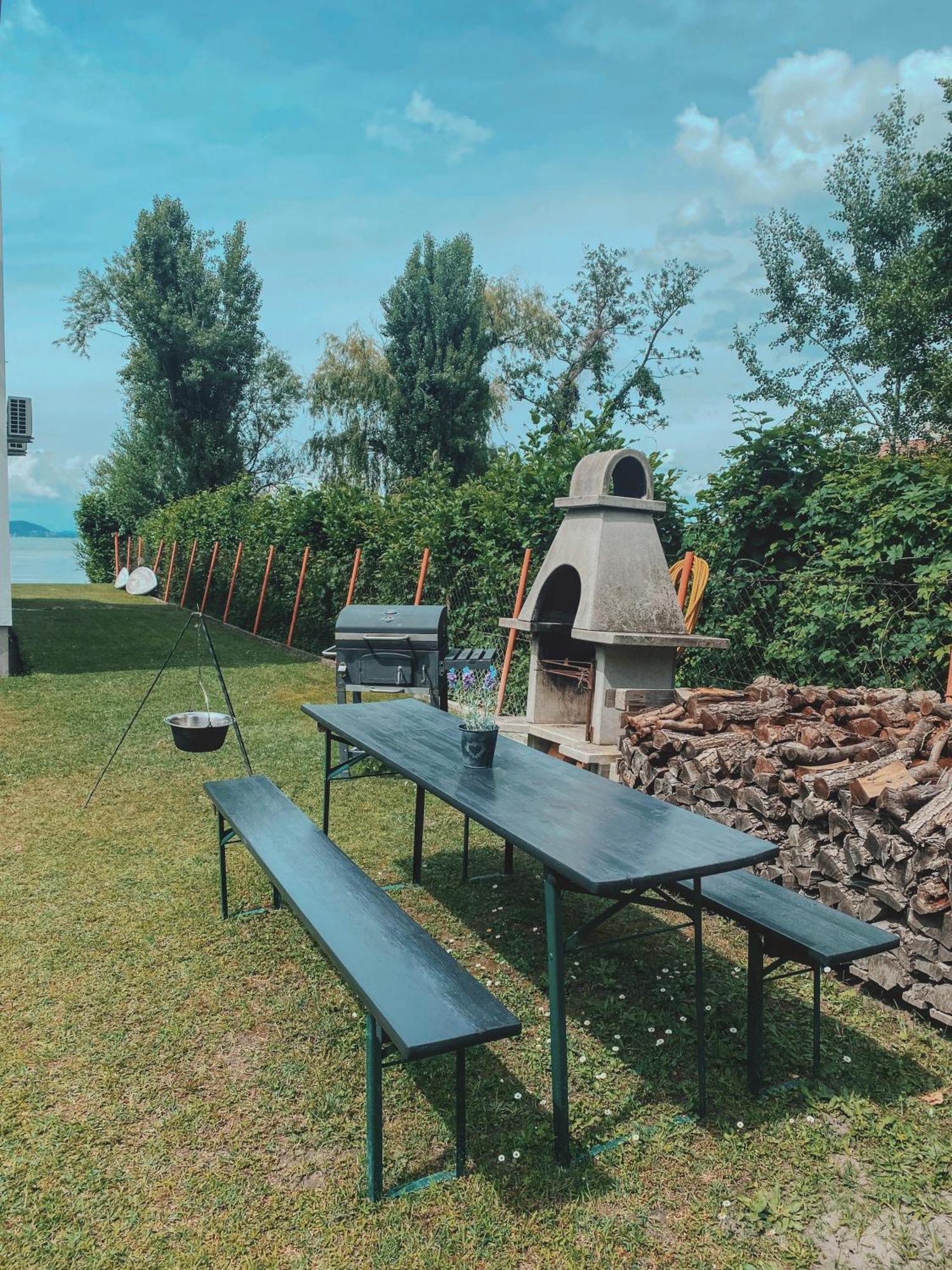 Balaton A Kertben - Balaton In The Garden - Beachfront Houses With Beautiful View, Private Beach Balatonfenyves Extérieur photo