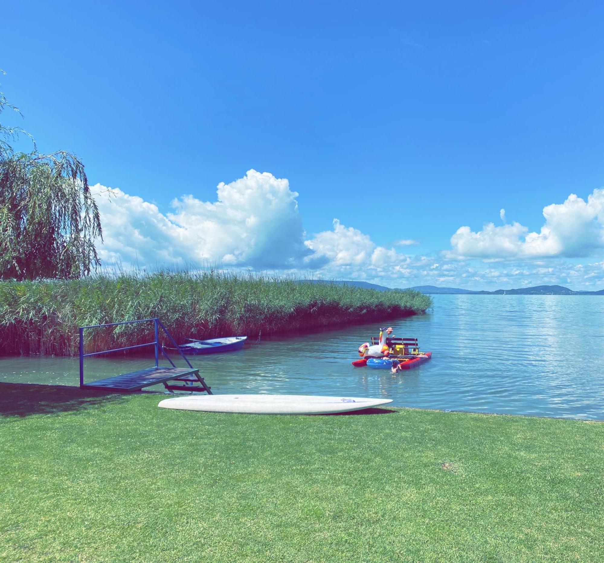 Balaton A Kertben - Balaton In The Garden - Beachfront Houses With Beautiful View, Private Beach Balatonfenyves Extérieur photo