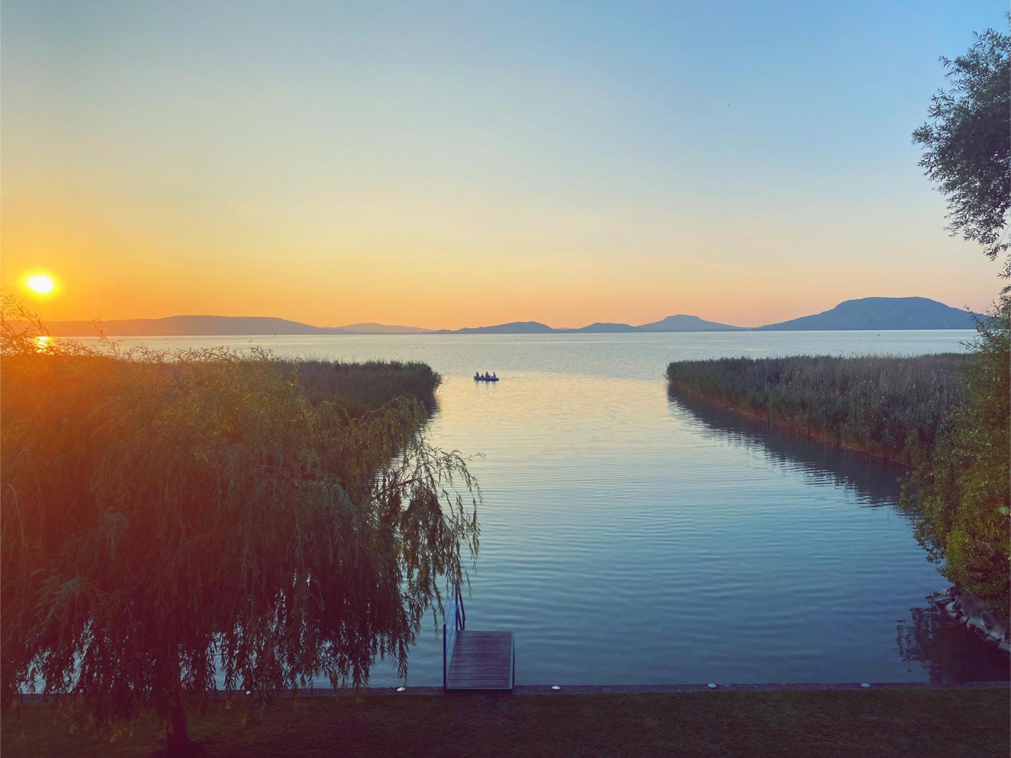 Balaton A Kertben - Balaton In The Garden - Beachfront Houses With Beautiful View, Private Beach Balatonfenyves Extérieur photo