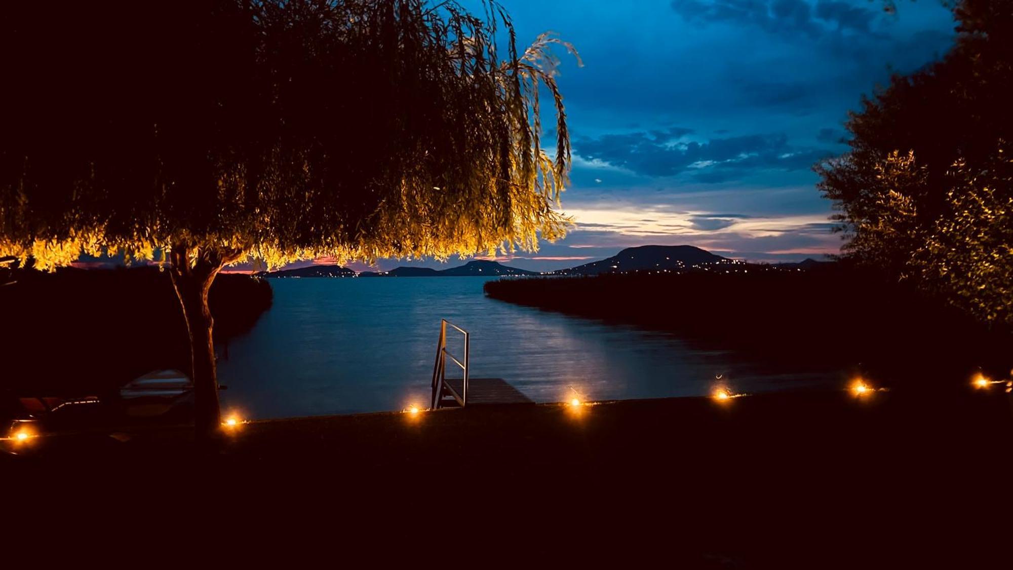 Balaton A Kertben - Balaton In The Garden - Beachfront Houses With Beautiful View, Private Beach Balatonfenyves Extérieur photo