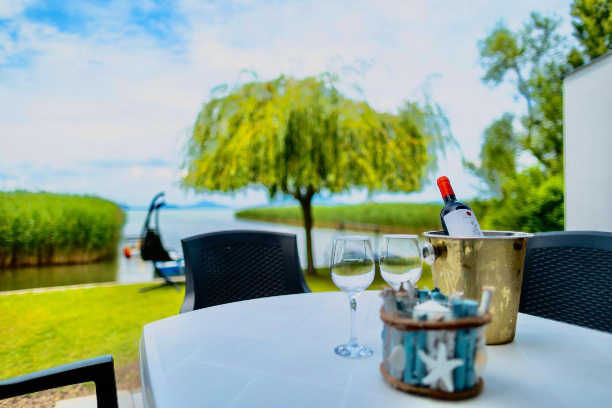 Balaton A Kertben - Balaton In The Garden - Beachfront Houses With Beautiful View, Private Beach Balatonfenyves Extérieur photo