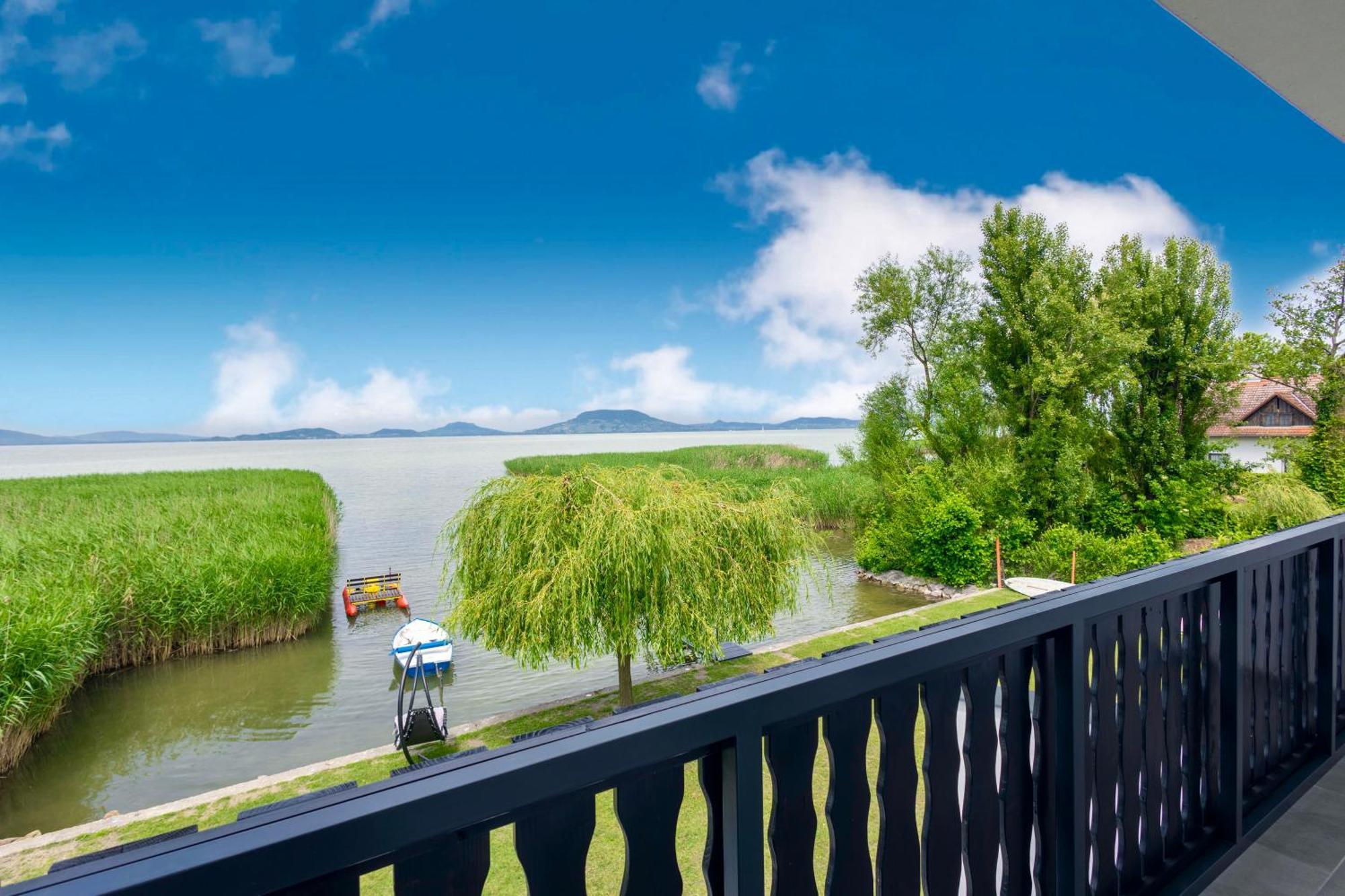 Balaton A Kertben - Balaton In The Garden - Beachfront Houses With Beautiful View, Private Beach Balatonfenyves Extérieur photo
